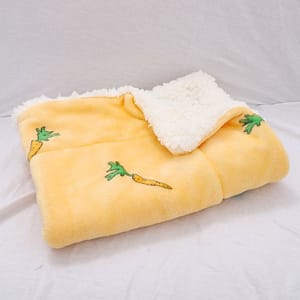 舒適絨雙層加厚寵物小被被 舒適絨雙層加厚寵物小被被 M碼 紅蘿蔔/太陽花 款式隨機   正面圖