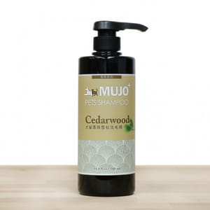 MUJO+ MUJO+ 木酢家 天然清潔抗菌驅蟲洗毛液 雪松活力豐盈配方 500ml 500ml 貓犬用 正面圖